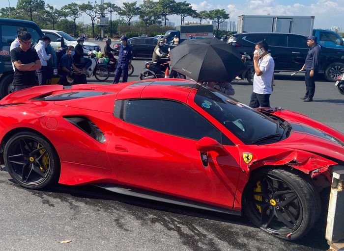 Công an đang điều tra chủ sở hữu siêu xe Ferrari 488 gây tai nạn tử vong ở Hà Nội - Ảnh 1.