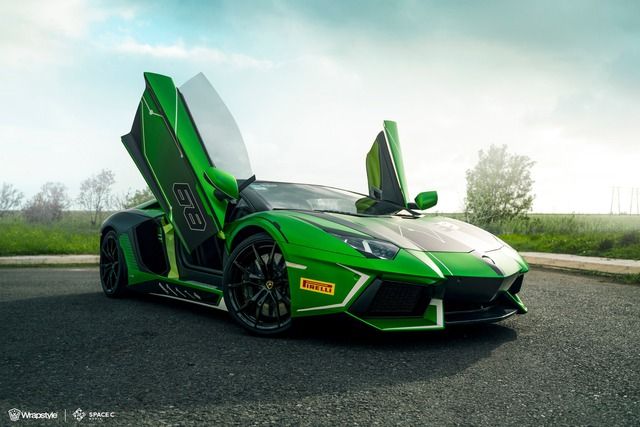 Lamborghini Aventador mui trần hiếm có tại Việt Nam được lột xác theo phong cách xe đua hàng triệu đô, trang bị nhiều 'đồ chơi' carbon đắt đỏ bị tháo ra gây tiếc nuối - Ảnh 2.