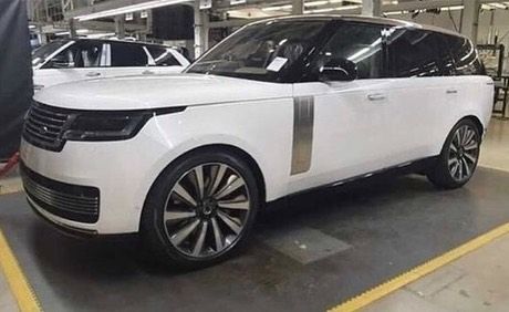 Ảnh mới của Range Rover đời mới bị rò rỉ trước ngày ra mắt: Hệ thống đèn hậu rất đẹp - Ảnh 2.