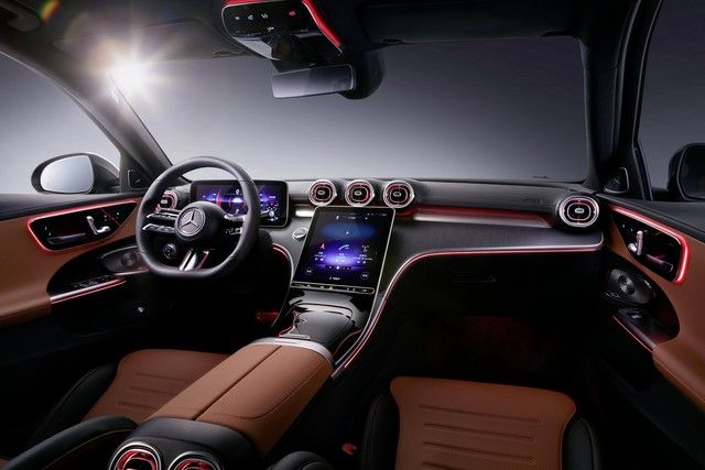 Mercedes-Benz GLC phiên bản mới tiết lộ không che kín: Bên ngoài ít thay đổi, nội thất lấy cảm hứng từ C-Class - Hình 4.