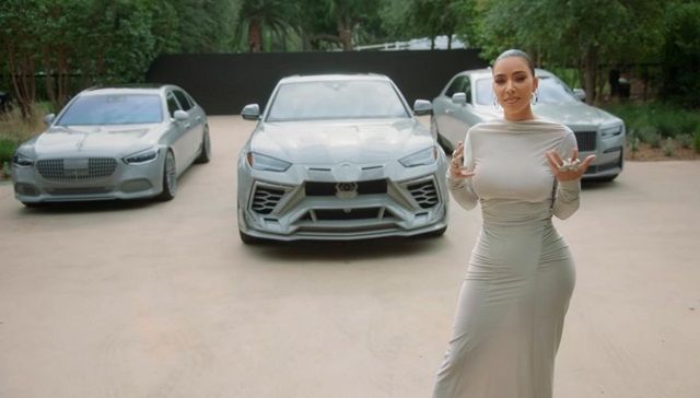 Kim Kardashian 'chơi lớn' với việc tùy chỉnh màu xám cho Rolls-Royce và Lamborghini, hoàn thiện sự kết nối với ngôi nhà của cô - Ảnh 1