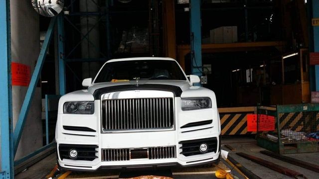 Rolls-Royce Cullinan không đủ xa xỉ, đại gia Việt sắm ngay phiên bản Mansory độc đáo cho dịp Tết - Hình ảnh 1.