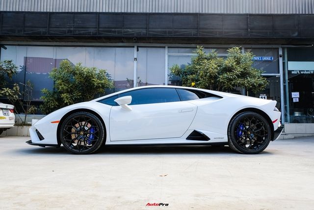 Khám phá chi tiết Lamborghini Huracan EVO RWD đầu tiên tại Việt Nam: Nội thất cao cấp như xe hạng sang, trang bị ghế đua bằng carbon - Xem ảnh số 13.