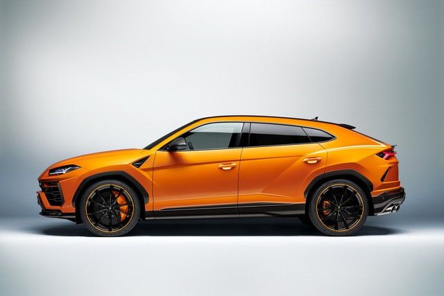 Có khả năng chiếc xe điện đầu tiên của Lamborghini sẽ là 'đồng đội' của Urus - như hình ảnh số 1 cho thấy.