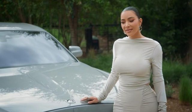 Kim Kardashian 'chơi đẳng cấp' với việc độ màu xám cho Rolls-Royce và Lamborghini, tạo điểm nhấn với ngôi nhà của mình - Ảnh 2