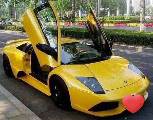 Vô tình làm xước chiếc xe Lamborghini và rời đi, một nam sinh để lại vài dòng tin nhắn, không ngờ lại khiến chủ nhân của chiếc xe tỏ ra ngọt ngào - Ảnh 1.