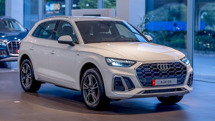 Audi Q5 2023 ra mắt người tiêu dùng Việt vào ngày 18/05/2021 và ngay lập tức tạo ra ấn tượng mạnh mẽ.