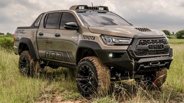 Toyota Hilux nâng cấp ấn tượng, thách thức Ford Ranger Raptor - Hình 1.