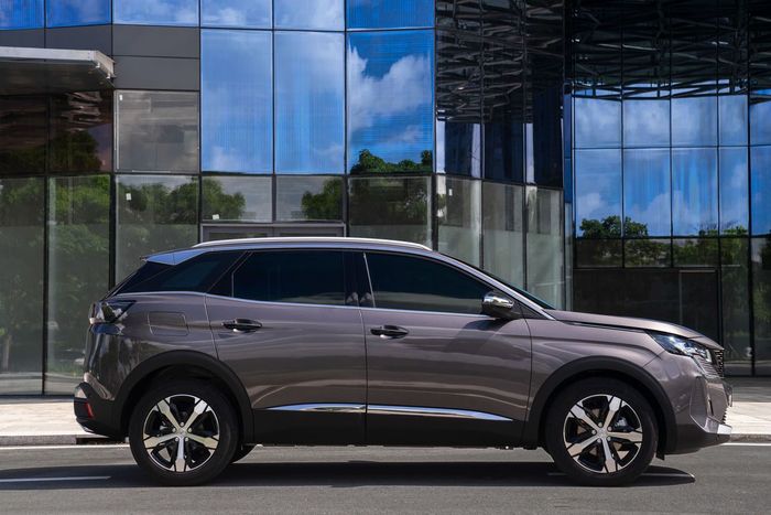 Peugeot 3008 là dòng xe Châu Âu duy nhất trong phân khúc SUV có giá khoảng 1 tỷ đồng