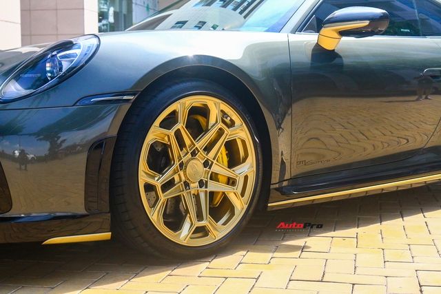 Xem gần chiếc Porsche 911 Carrera S thế hệ mới đã được độ TechArt lần đầu tiên tại Việt Nam: Là một bản demo cho những siêu phẩm sắp tới, với bộ mâm mạnh mẽ nhất và cánh gió sau được trang bị như đồ chơi - Ảnh 19.