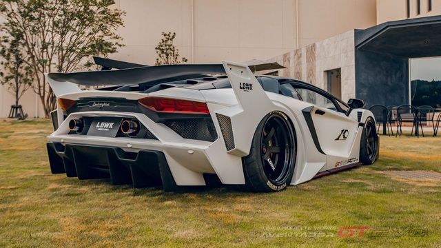 Lamborghini Aventador Liberty Walk - Siêu xe đắt nhất thế giới: Gói độ đỉnh cao thể hiện phong cách đẳng cấp của những ông trùm - Ảnh 5.