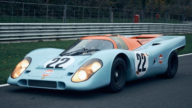 Khởi động chiếc Porsche 917 là một quy trình phức tạp và nguy hiểm đến mức một người suýt bị kéo đi chỉ vì một hành động bất cẩn nhỏ - Hình 1.