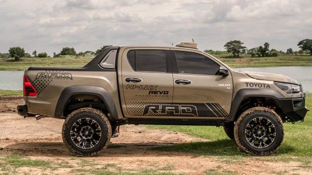 Toyota Hilux nâng cấp ấn tượng, thách thức Ford Ranger Raptor - Hình 2.