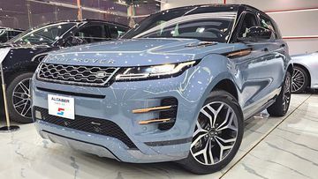 Thiết kế phần đầu xe của Land Rover Range Rover Evoque 2024 mang đậm phong cách hiện đại và ấn tượng