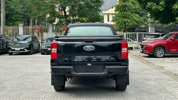 Đuôi xe Ford Ranger 2024 vẫn giữ nguyên kiểu dáng và được nâng cấp thêm một số chi tiết