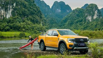 Trên địa hình đồi núi, Ford Ranger 2024 vẫn điều khiển mềm mại