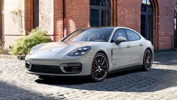 Thiết kế mui xe thể thao của Porsche Panamera GTS 2024