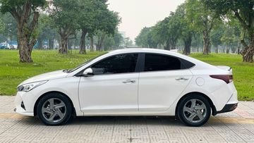 Phần thân của Hyundai Accent 2024 thiết kế mang phong cách coupe với phần mui sau hạ thấp