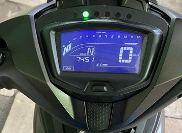 Yamaha Exciter 150 2024 dùng mặt đồng hồ điện tử toàn phần với màn hình LCD sắc nét