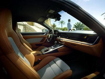 Tổng quan về không gian cabin của Porsche 911 Sport Classic 2024