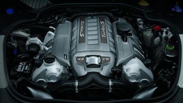 Khối động cơ V8 giúp Porsche Panamera Turbo S 2024 điều khiển mạnh mẽ