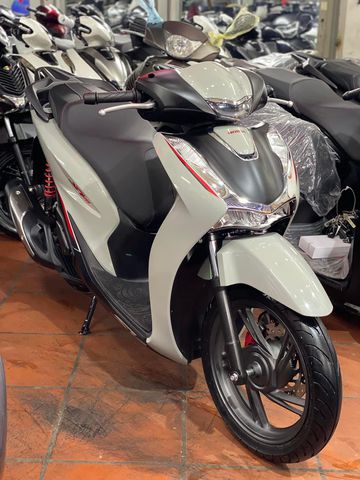 Honda SH 125i 2024 có vẻ ngoài mạnh mẽ, phù hợp với thể trạng của người lái