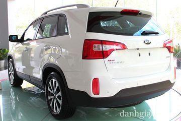 Đuôi xe Sorento 2014 với đèn hậu được nâng cấp