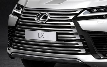 Thiết kế lưới tản nhiệt dạng 7 thanh song song trên Lexus LX600 Urban 2024