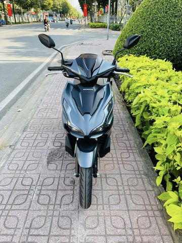 Honda Air Blade 160 2024 với cụm đèn chiếu sáng ban ngày cỡ lớn