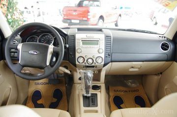 Bộ phận lái của Ford Everest 2012