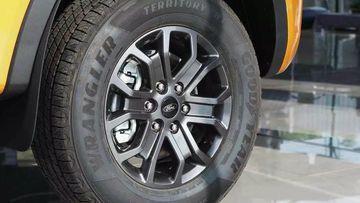 Ranger Wildtrak sử dụng bộ la zăng 18 inch thiết kế đa chấu mới đi kèm lốp 255/70R18