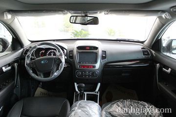 Khoang ngồi trong cabin của xe KIA Sorento 2014