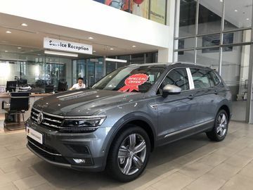 Volkswagen Tiguan 2024 có vẻ ngoài nam tính, khác biệt so với phong cách lịch lãm hoặc trẻ trung của các đối thủ