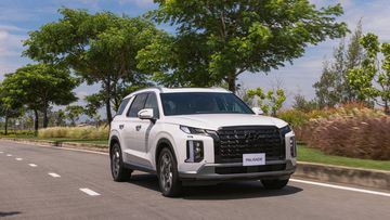 Hyundai Palisade 2024 được trang bị động cơ dầu R 2.2, cung cấp công suất 200 mã lực và mô-men xoắn 440 Nm.