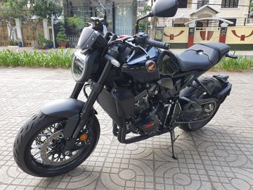 Honda CB1000R 2023, với những cải tiến giá trị, được xem là mẫu xe Naked-bike lý tưởng cho biker Việt.