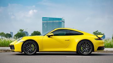 Thân xe Porsche 911 2024 nổi bật với các đường cong mềm mại