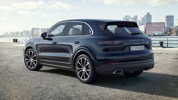 Phần đuôi xe của Porsche Cayenne 2024 đã được thiết kế lại để tăng tính thể thao.