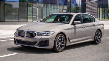 Dáng vẻ thể thao rõ nét của BMW 530i M Sport LCI 2024