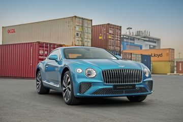 Dòng xe sang trọng Bentley Continental GT Azure V8 mới nhất vừa ra mắt tại Việt Nam