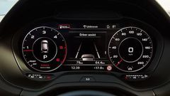 Màn hình kỹ thuật số 12.3 inch rõ nét xuất hiện trong bảng đồng hồ ảo Audi Virtual Cockpit.