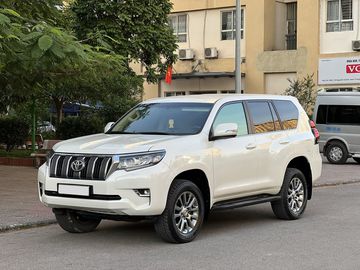 Toyota Prado 2023 là lựa chọn đáng cân nhắc cho những khách hàng muốn sở hữu một chiếc SUV full size, với thiết kế mạnh mẽ, cá tính, vận hành bền bỉ và khả năng giữ giá cao.