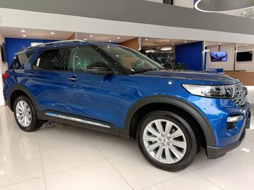 Ford Explorer 2023 sử dụng bộ lốp Michelin tự vá kích thước 255/50R20.