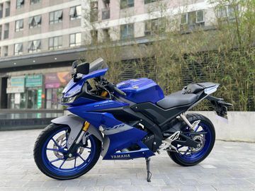 Yamaha YZF R15 dùng động cơ dung tích 155cc 4 kỳ, SOHC, 4 van làm mát bằng dung dịch.