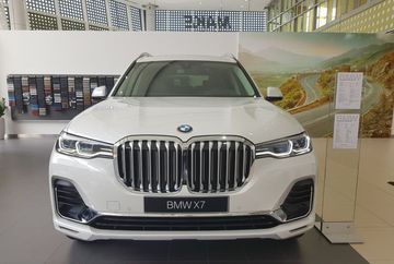 BMW X7 xDrive40i Pure Excellence 2024 được đánh giá cao với bề ngoài mới lạ, mạnh mẽ và cứng cáp