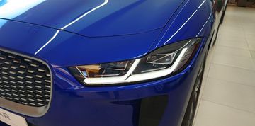 Jaguar I-Pace 2024 có đèn pha tích hợp dải LED ban ngày hình chữ J đặt đối xứng hai bên