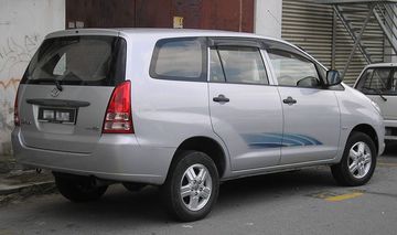 Innova năm 2004 mang đến nhiều sự lựa chọn về động cơ