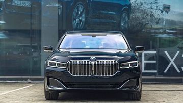 BMW 730Li Pure Excellence 2024 có dáng vẻ mạnh mẽ và sắc bén hơn trước đây