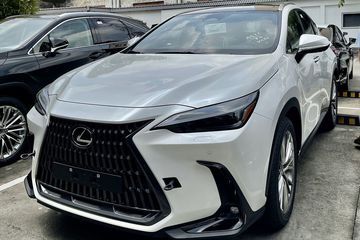 Phần đầu xe Lexus NX 350h có những thay đổi nhỏ.