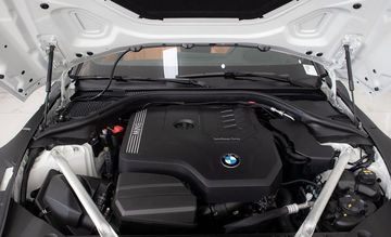 BMW Z4 2024 sDrive30i M Sport có hiệu suất vận hành ấn tượng với tốc độ tăng tốc và tính ổn định