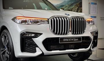 Phần đầu của BMW X7 2024 M Sport trông khá mạnh mẽ, hiện đại với lưới tản nhiệt hình 2 quả thận lớn